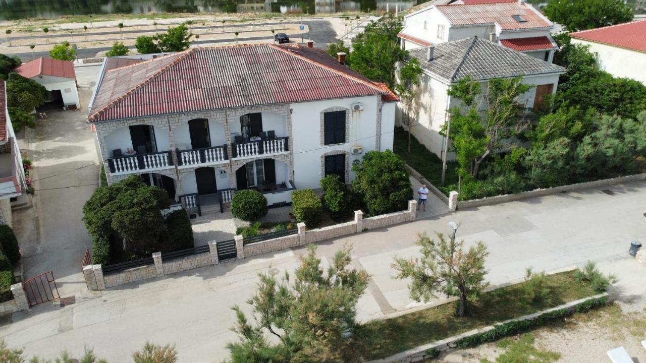 Rooms & Apartments Kaurloto باغ المظهر الخارجي الصورة