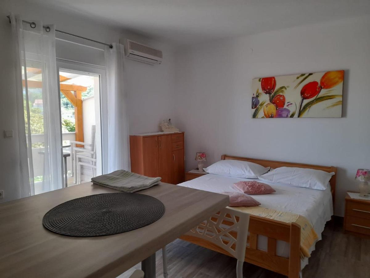 Rooms & Apartments Kaurloto باغ المظهر الخارجي الصورة