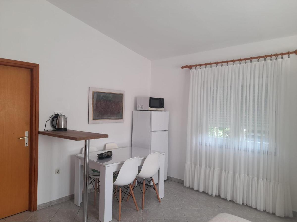 Rooms & Apartments Kaurloto باغ المظهر الخارجي الصورة