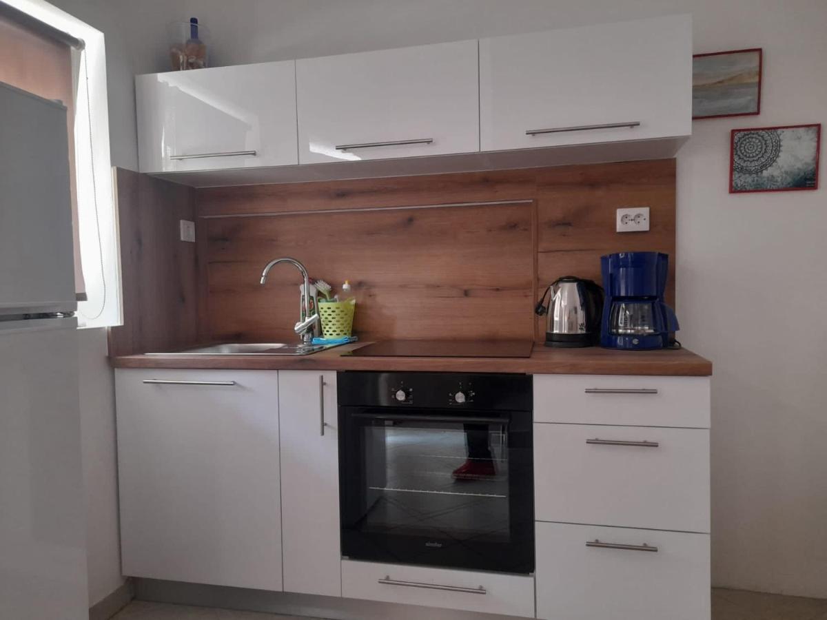 Rooms & Apartments Kaurloto باغ المظهر الخارجي الصورة