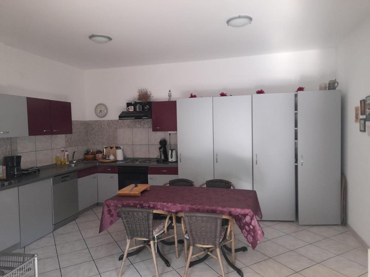 Rooms & Apartments Kaurloto باغ المظهر الخارجي الصورة