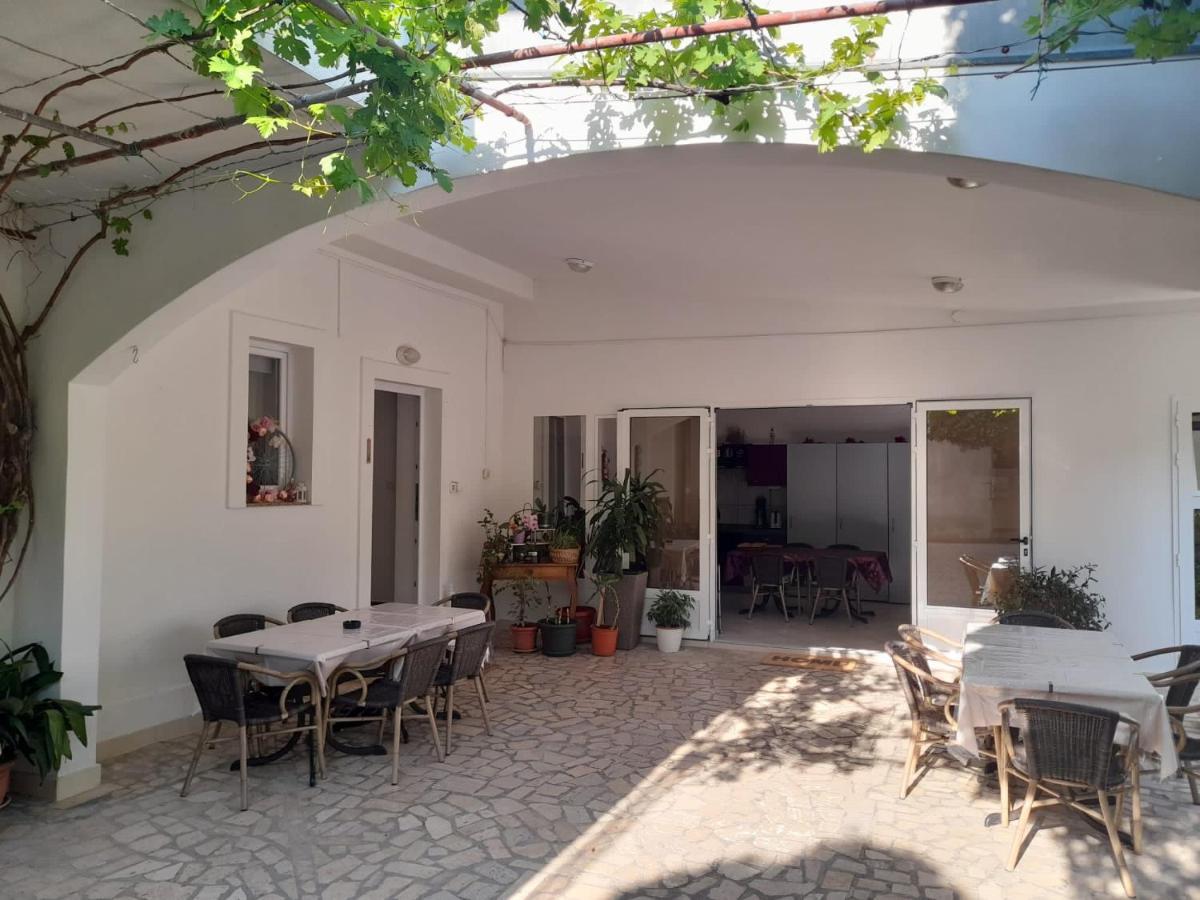 Rooms & Apartments Kaurloto باغ المظهر الخارجي الصورة