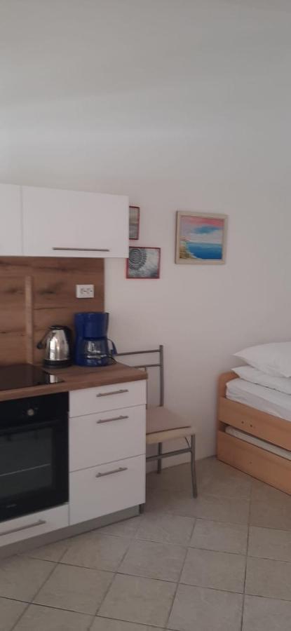 Rooms & Apartments Kaurloto باغ المظهر الخارجي الصورة