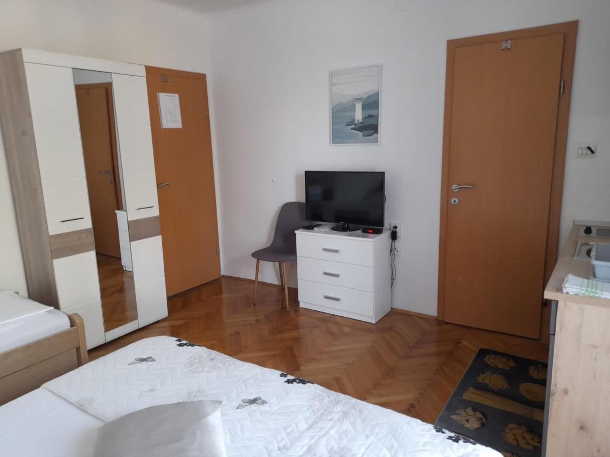 Rooms & Apartments Kaurloto باغ المظهر الخارجي الصورة