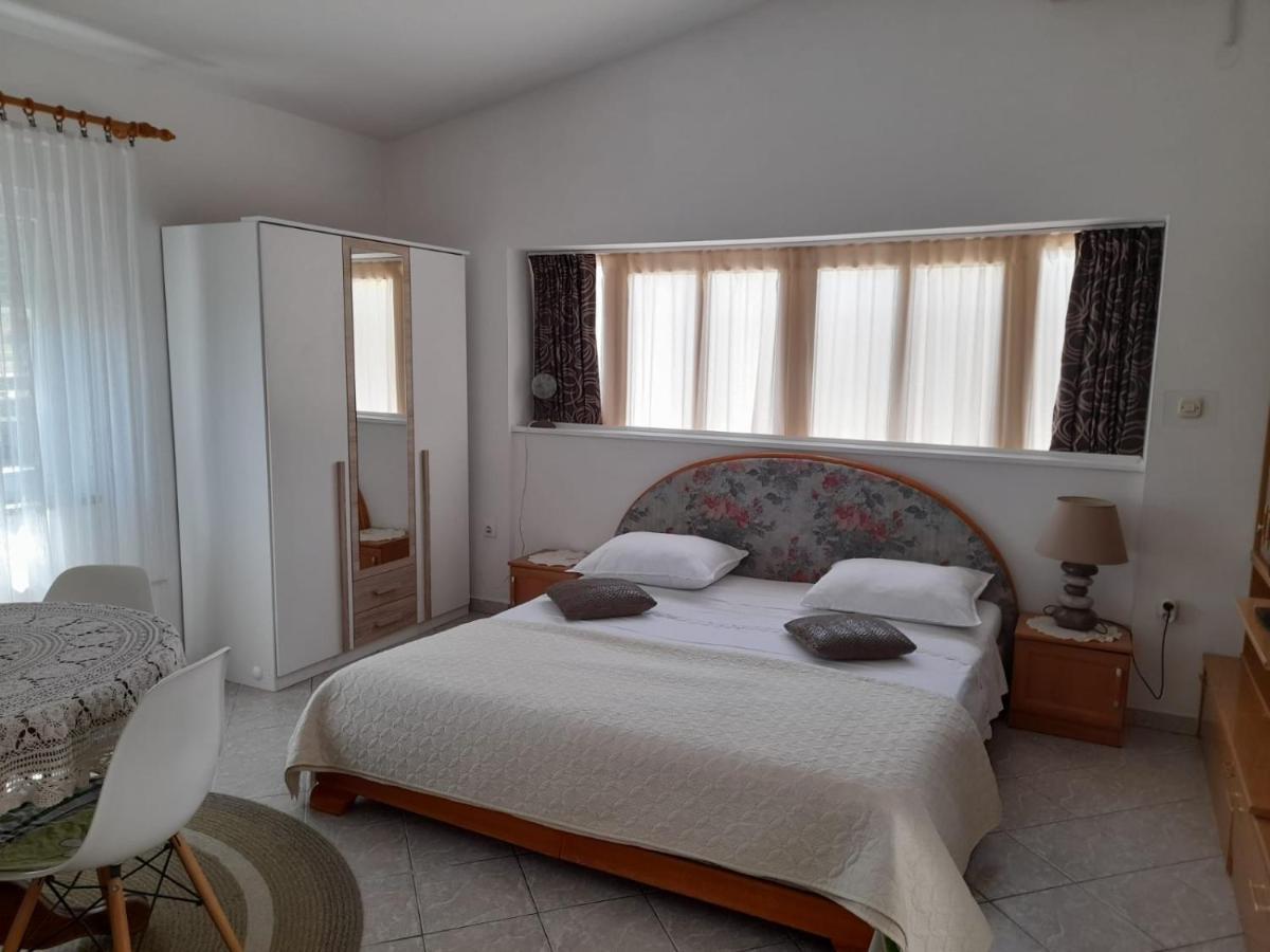 Rooms & Apartments Kaurloto باغ المظهر الخارجي الصورة