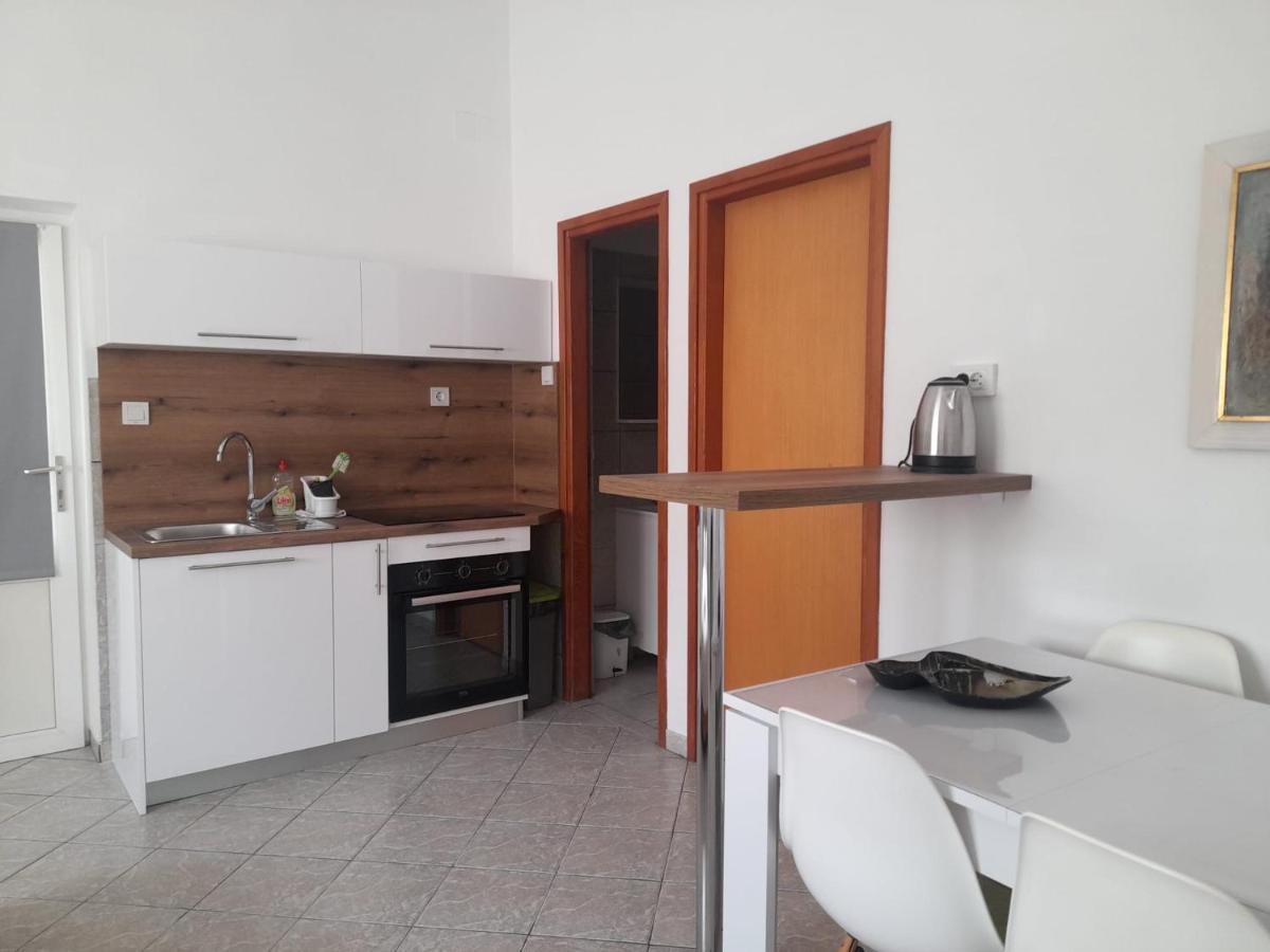 Rooms & Apartments Kaurloto باغ المظهر الخارجي الصورة