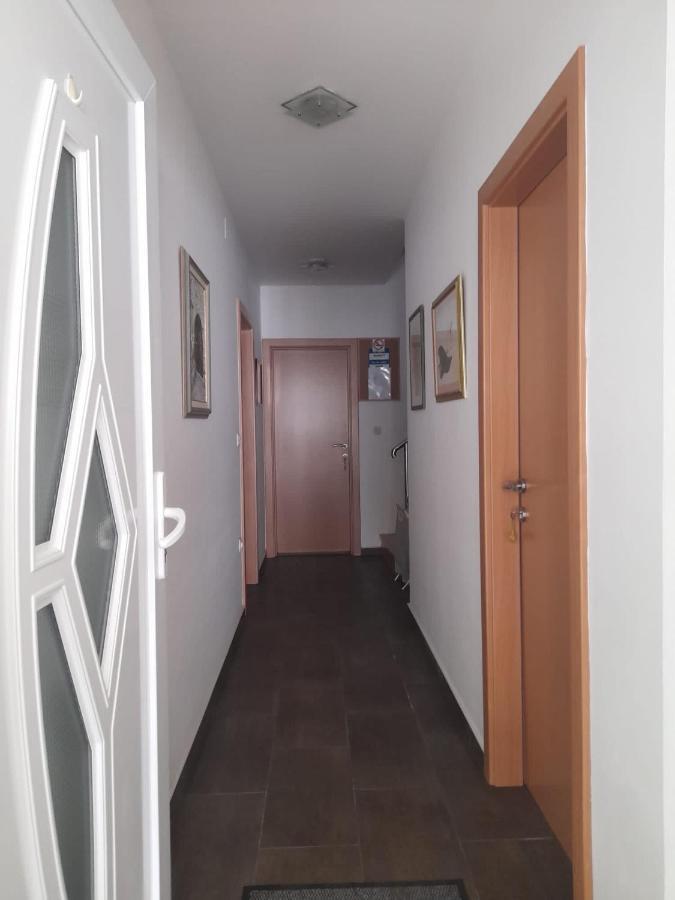 Rooms & Apartments Kaurloto باغ المظهر الخارجي الصورة