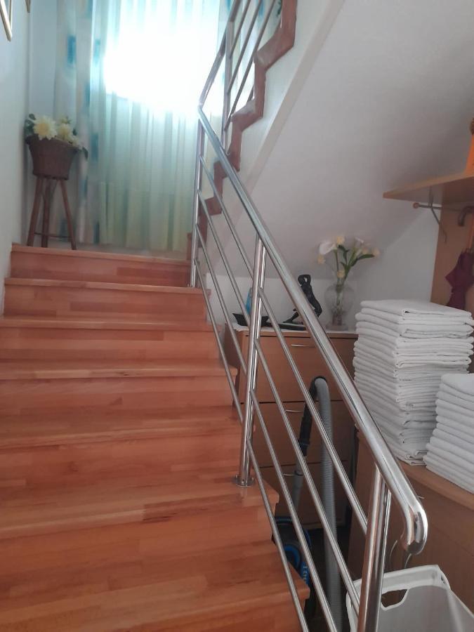 Rooms & Apartments Kaurloto باغ المظهر الخارجي الصورة