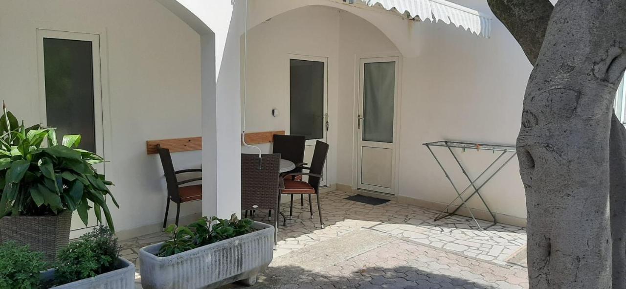 Rooms & Apartments Kaurloto باغ المظهر الخارجي الصورة