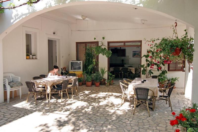 Rooms & Apartments Kaurloto باغ المظهر الخارجي الصورة