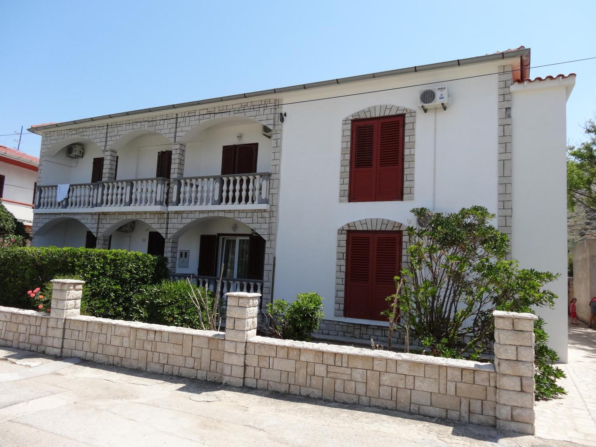 Rooms & Apartments Kaurloto باغ المظهر الخارجي الصورة