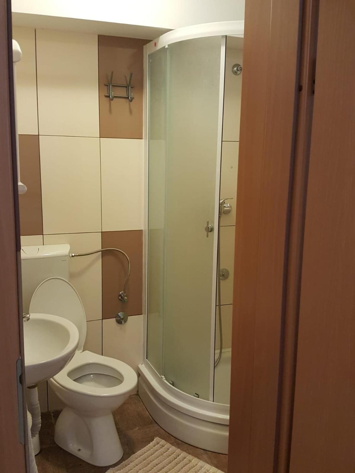 Rooms & Apartments Kaurloto باغ المظهر الخارجي الصورة