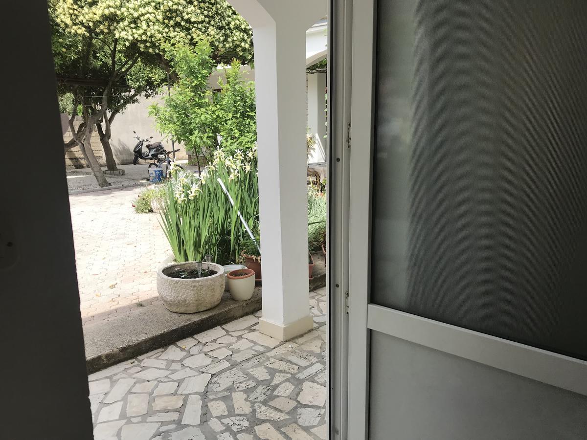 Rooms & Apartments Kaurloto باغ المظهر الخارجي الصورة