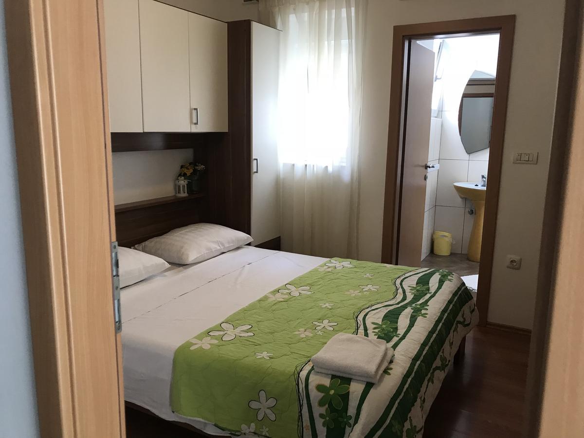 Rooms & Apartments Kaurloto باغ المظهر الخارجي الصورة