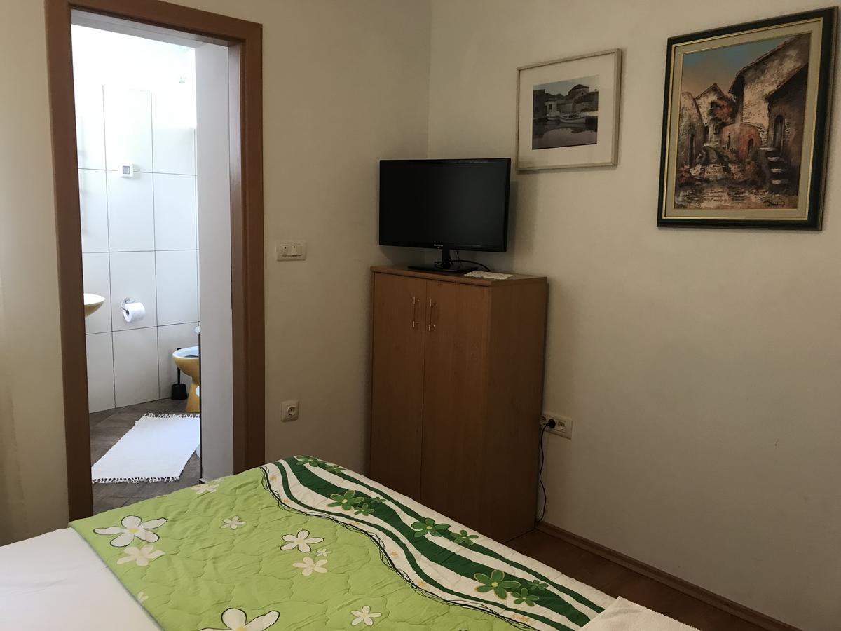 Rooms & Apartments Kaurloto باغ المظهر الخارجي الصورة