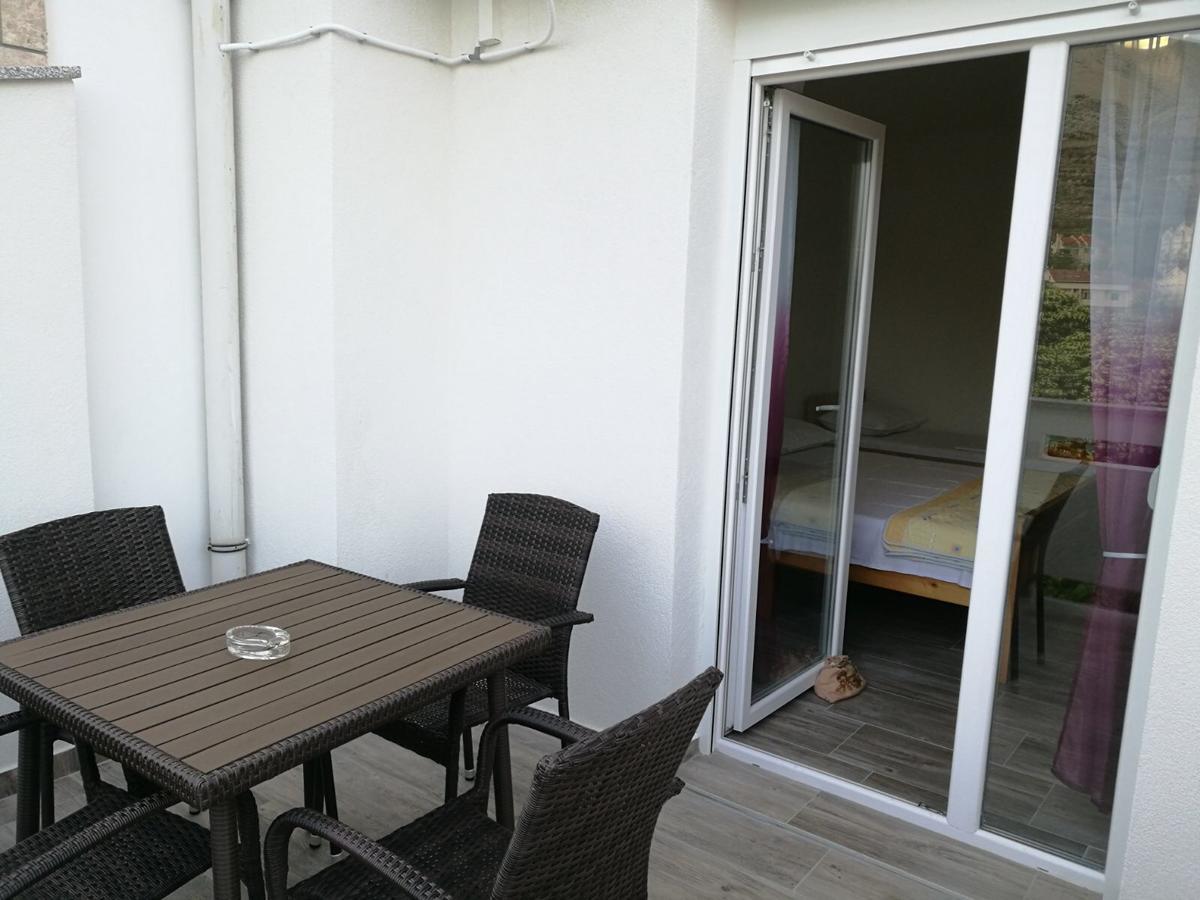 Rooms & Apartments Kaurloto باغ المظهر الخارجي الصورة